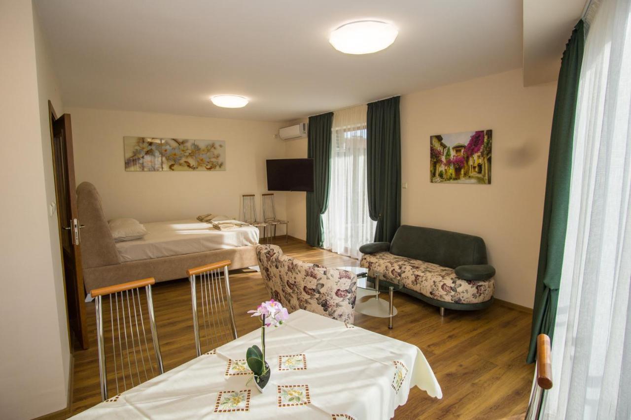 Guest Apartments Stela Carewo Zewnętrze zdjęcie