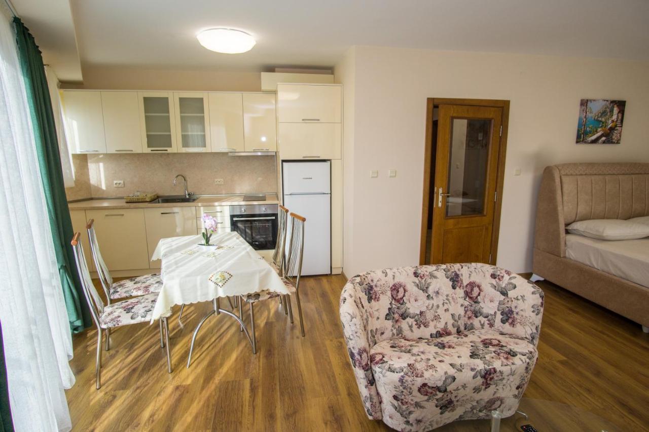 Guest Apartments Stela Carewo Zewnętrze zdjęcie